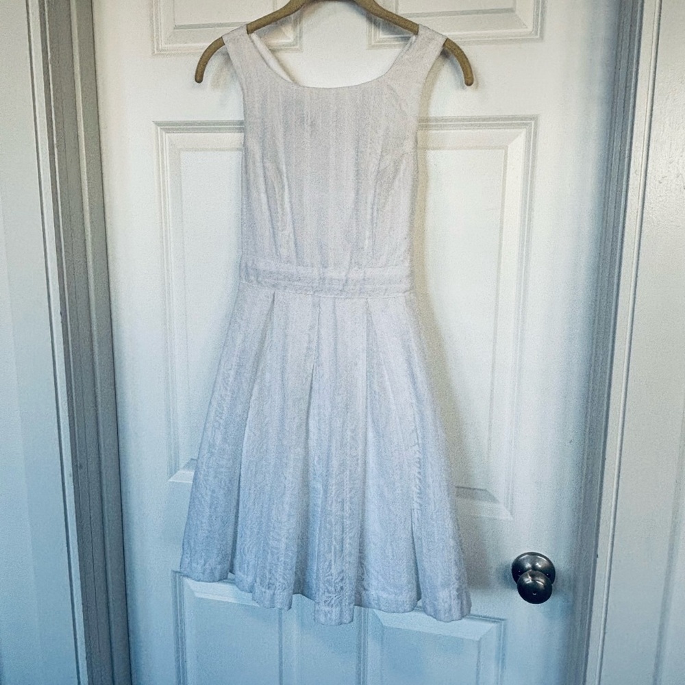 BCBG Paris Elegant White Sleeveless Dress
